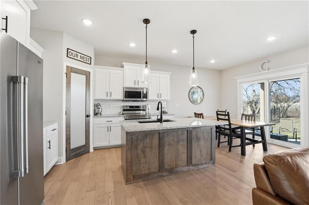 902 NW Crestwood Drive — photo 5