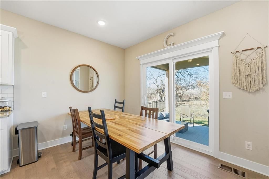 902 NW Crestwood Drive — photo 8