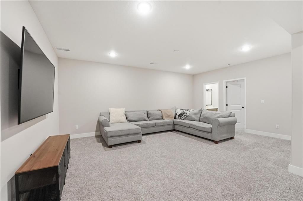 902 NW Crestwood Drive — photo 23