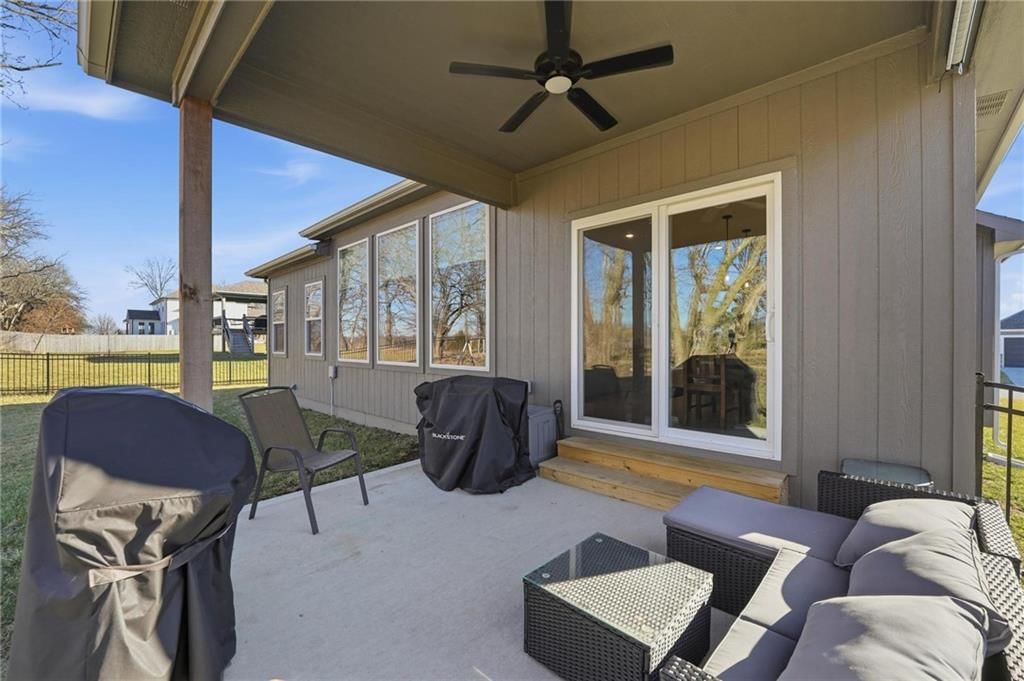 902 NW Crestwood Drive — photo 30