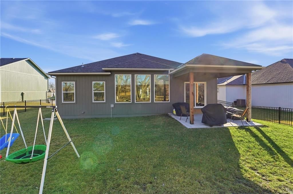 902 NW Crestwood Drive — photo 31