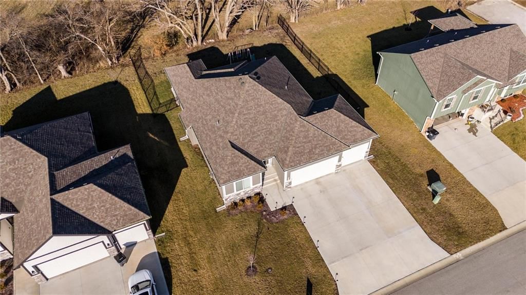 902 NW Crestwood Drive — photo 34