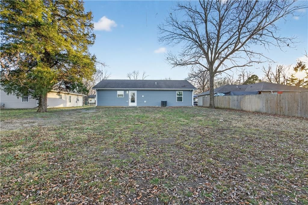 505 E Lee Street — photo 5