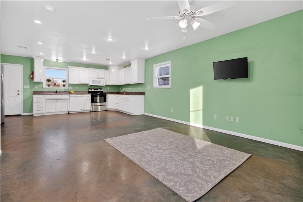 505 E Lee Street — photo 9