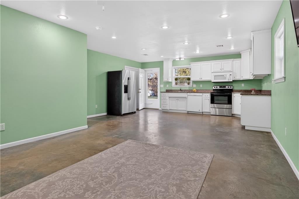 505 E Lee Street — photo 10