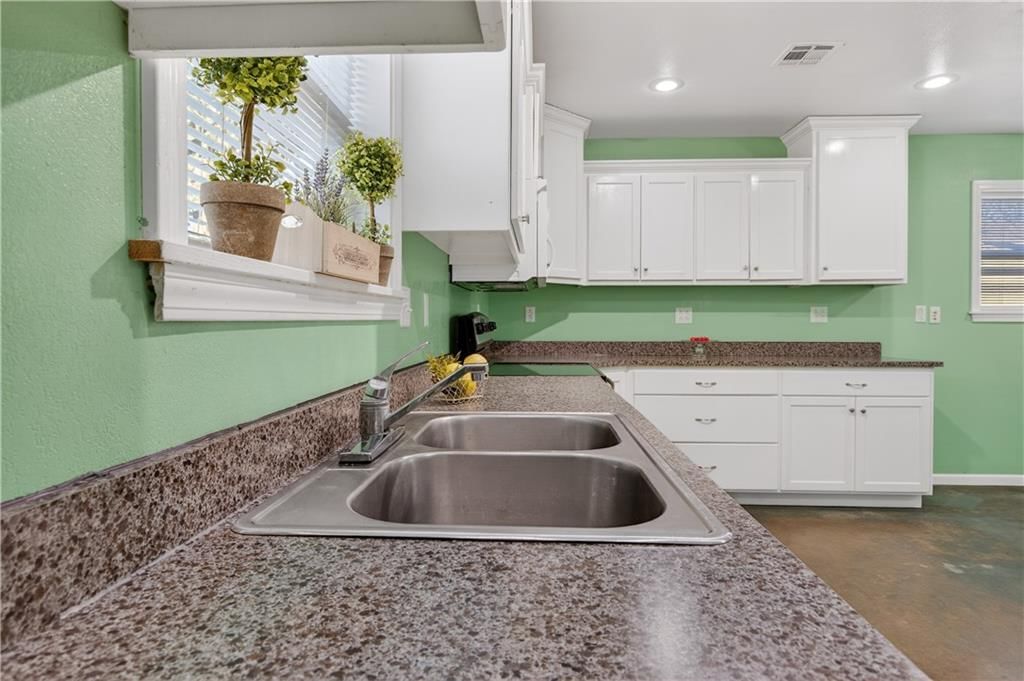 505 E Lee Street — photo 15