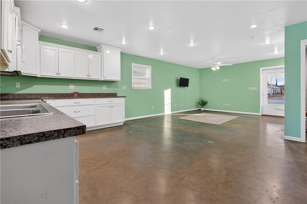 505 E Lee Street — photo 16