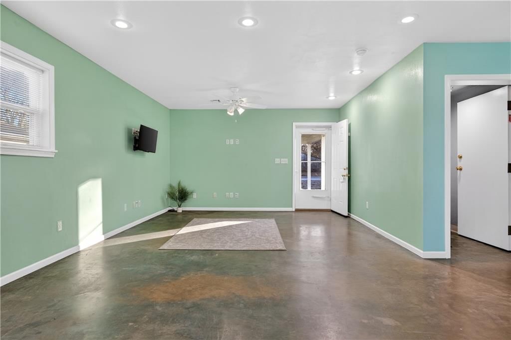 505 E Lee Street — photo 17
