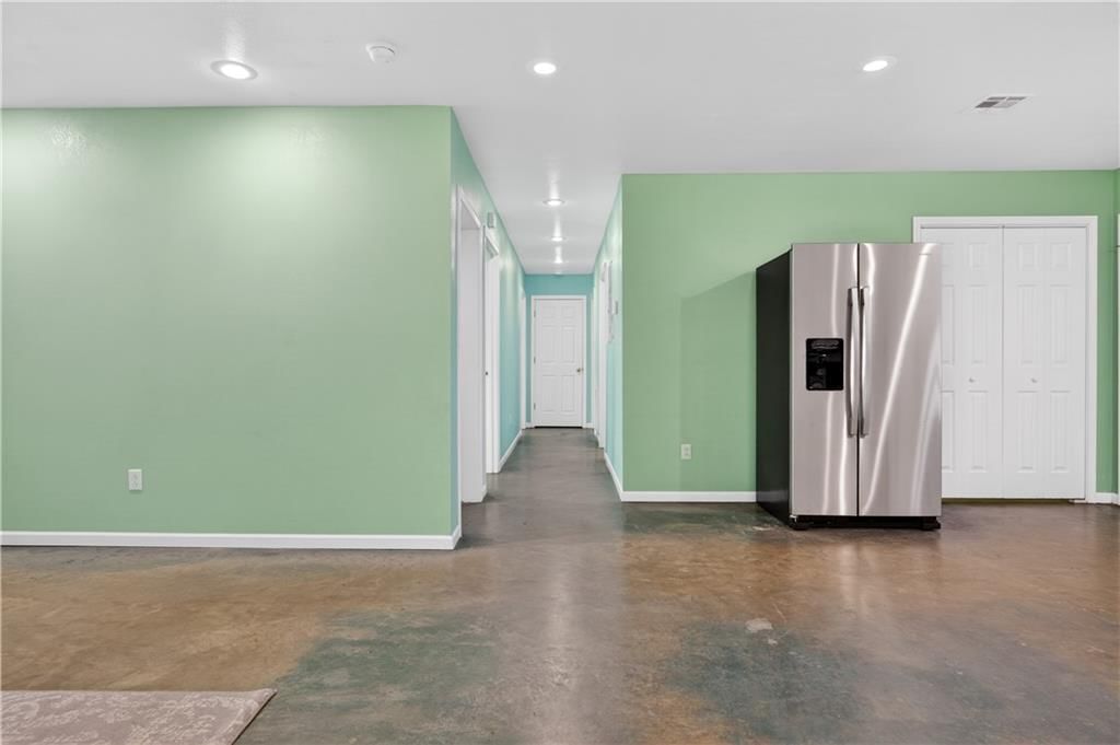 505 E Lee Street — photo 18