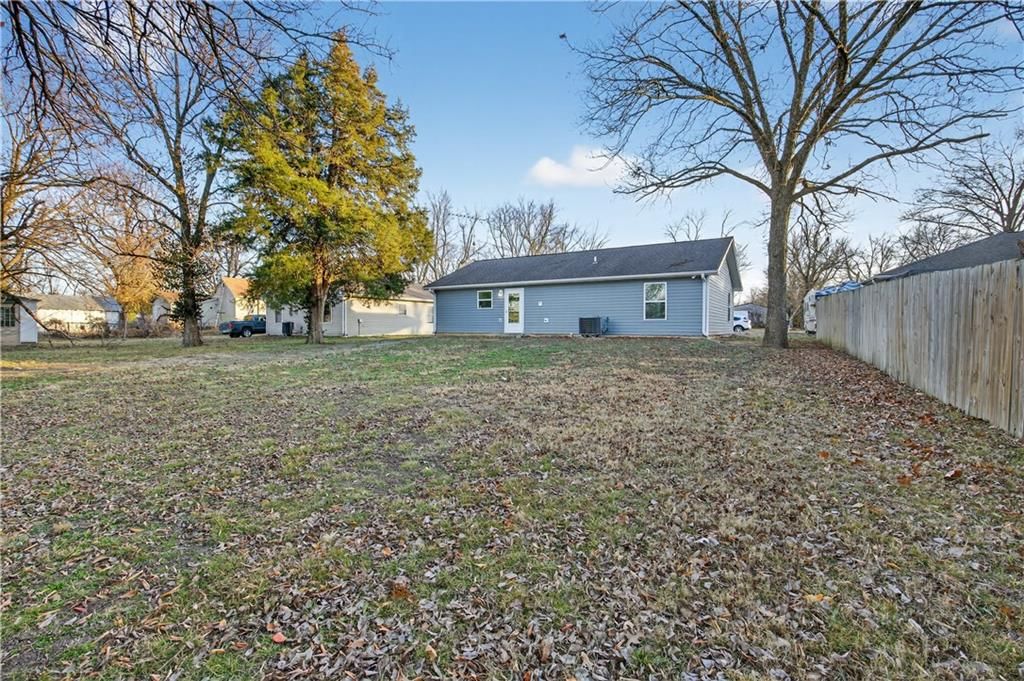 505 E Lee Street — photo 36