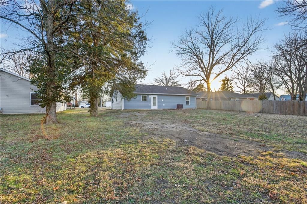 505 E Lee Street — photo 37