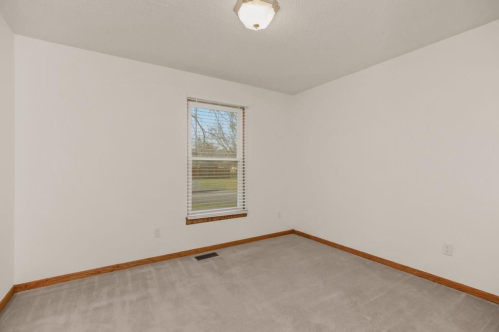 211 SW Cross Creek Drive — photo 17