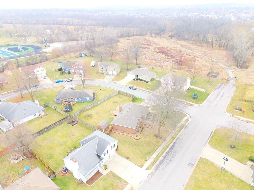 211 SW Cross Creek Drive — photo 32