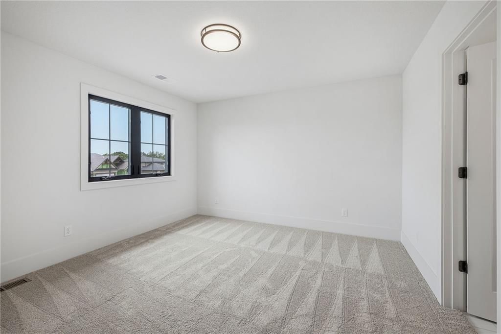 1004 Wilds Parkway — photo 40