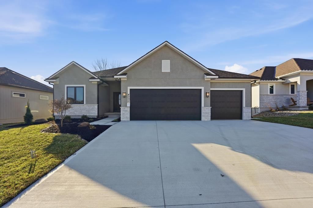 4300 NE Hideaway Drive — photo 3