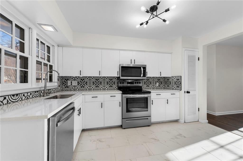 3528 NE 47th Street — photo 5