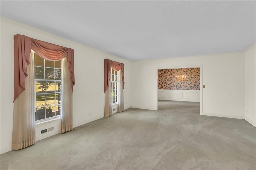 1012 E 10th Street — photo 5