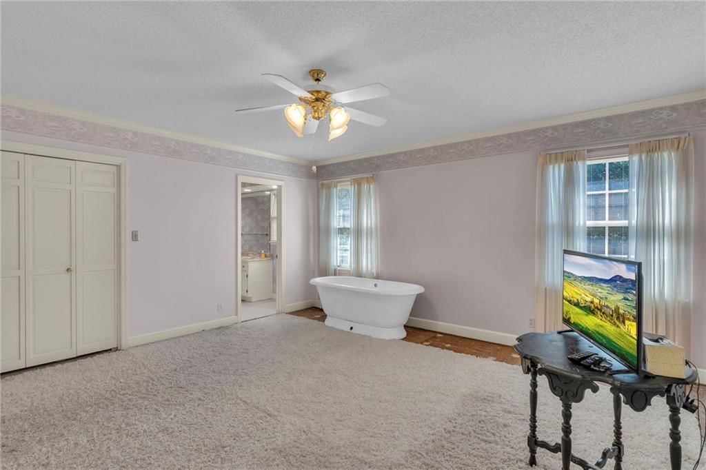 1012 E 10th Street — photo 21