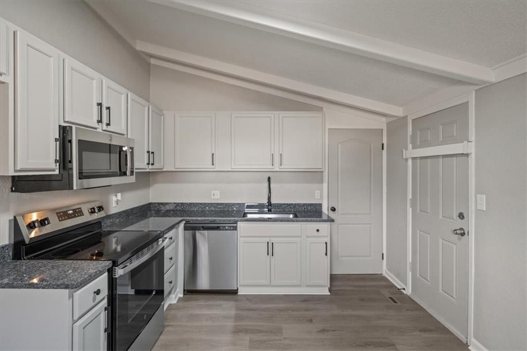 4027 E 45th Street — photo 11