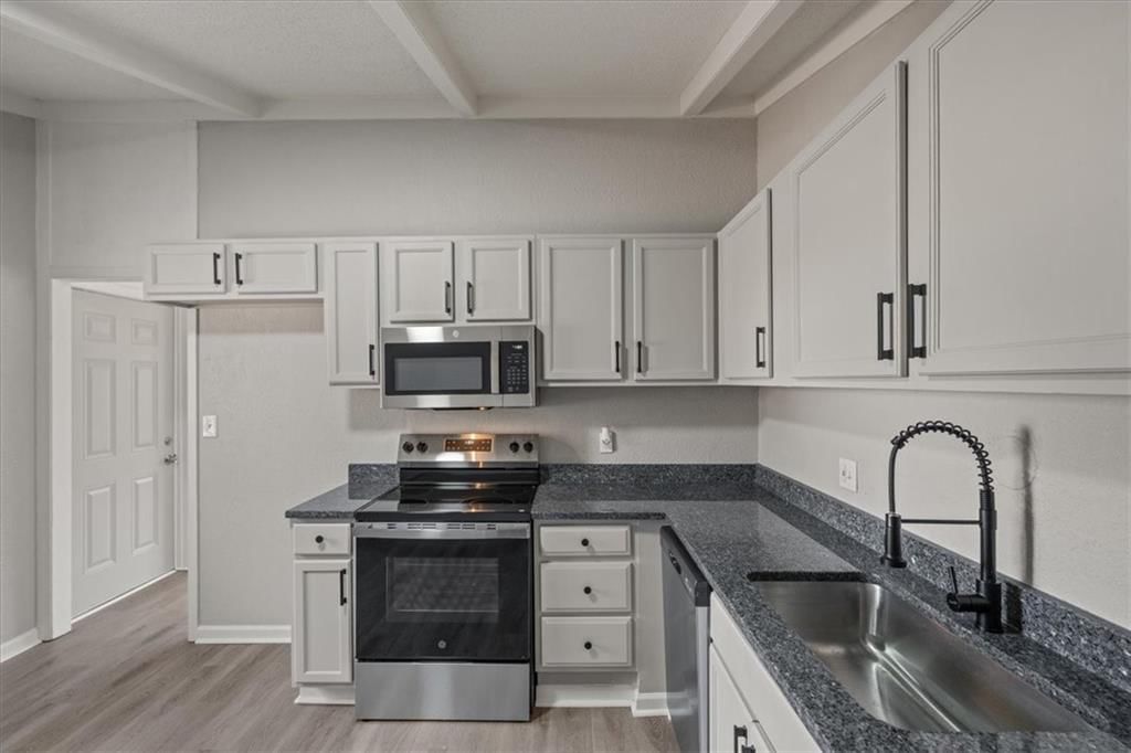 4027 E 45th Street — photo 12