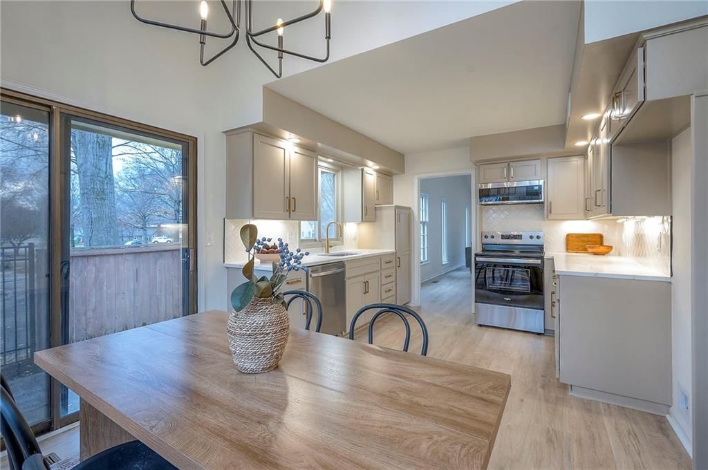 12891 Cambridge Court — photo 6