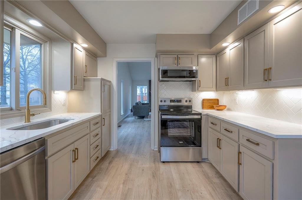 12891 Cambridge Court — photo 10