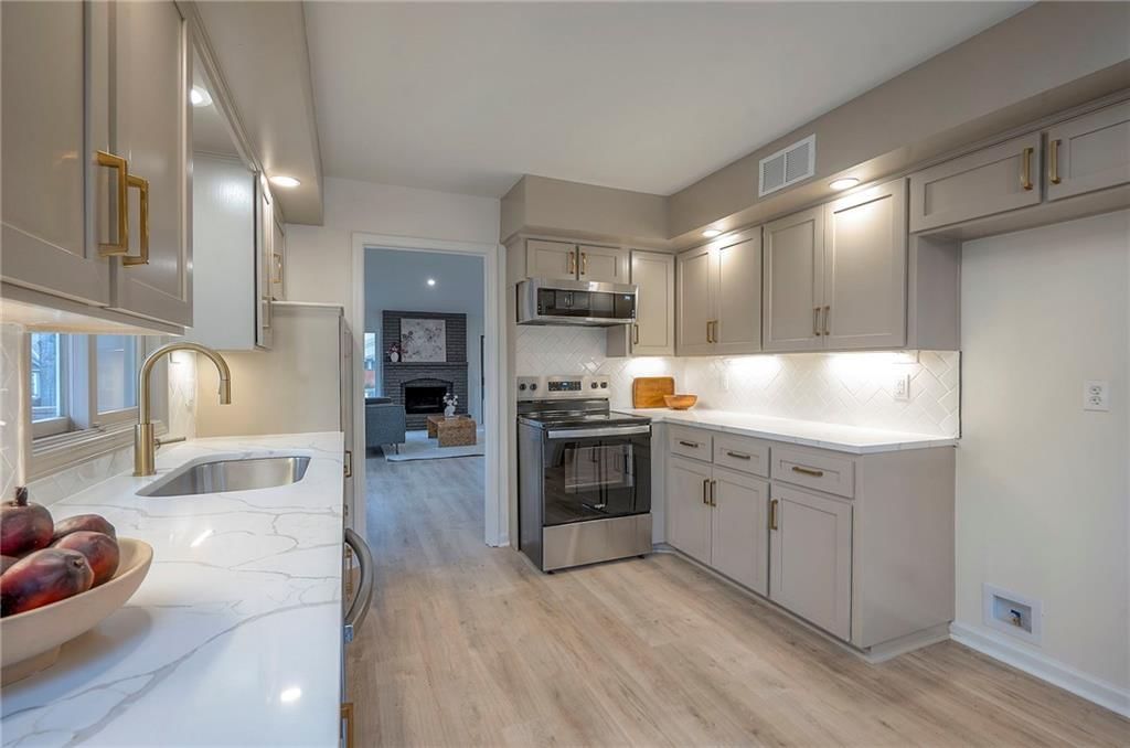 12891 Cambridge Court — photo 11