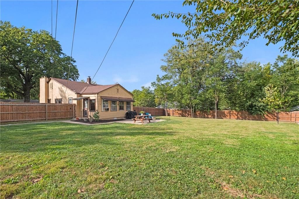 7821 Robinson Street — photo 31