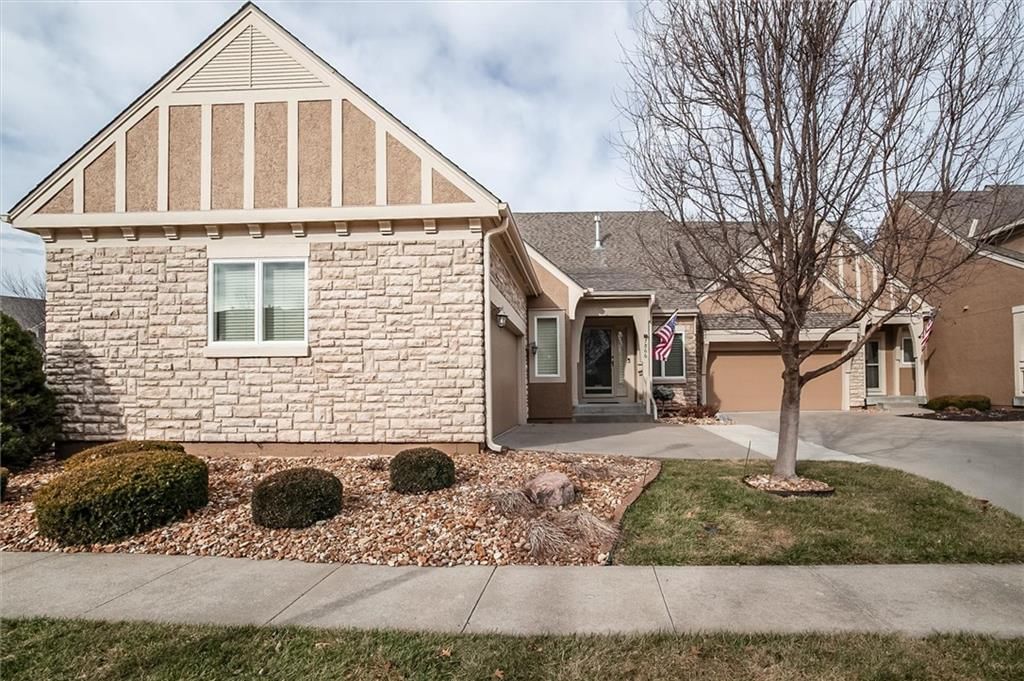 7866 W 157th Terrace, Overland Park, KS