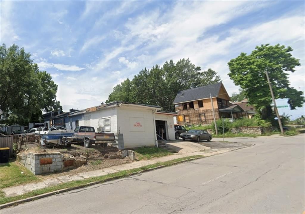 4401 E 27th Street — photo 2