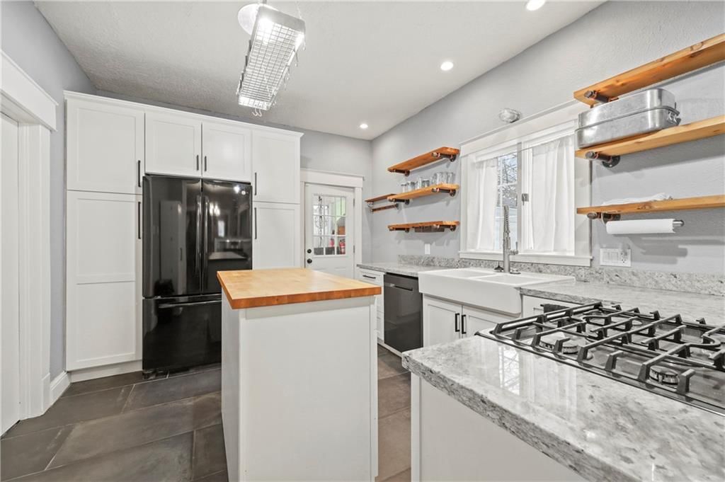 406 S Russell Street — photo 7