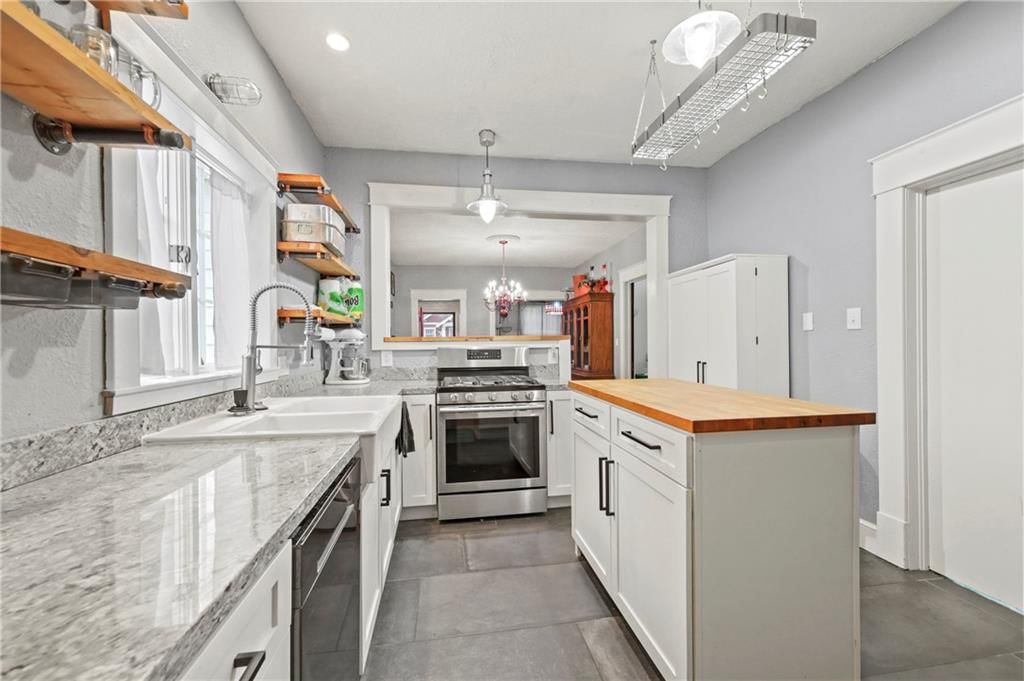 406 S Russell Street — photo 8