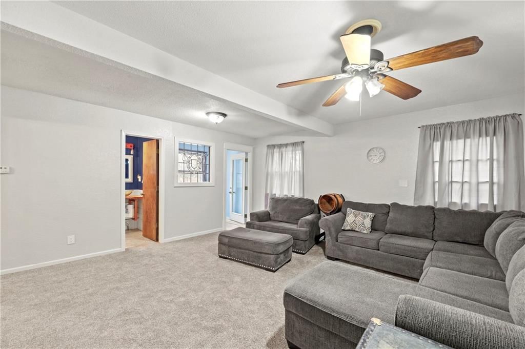 406 S Russell Street — photo 10