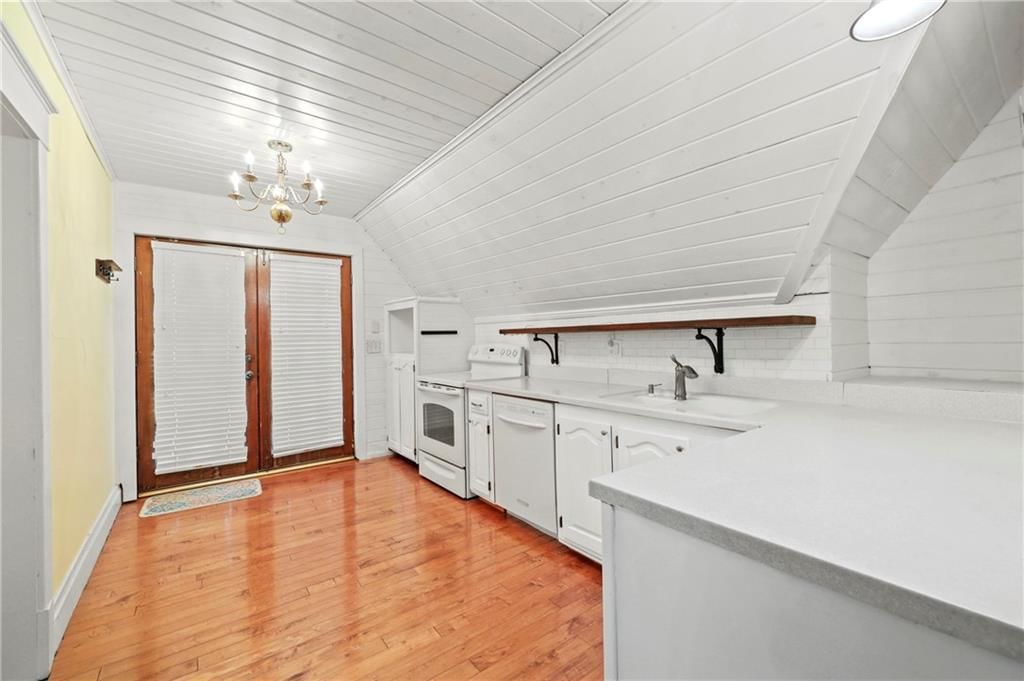 406 S Russell Street — photo 24