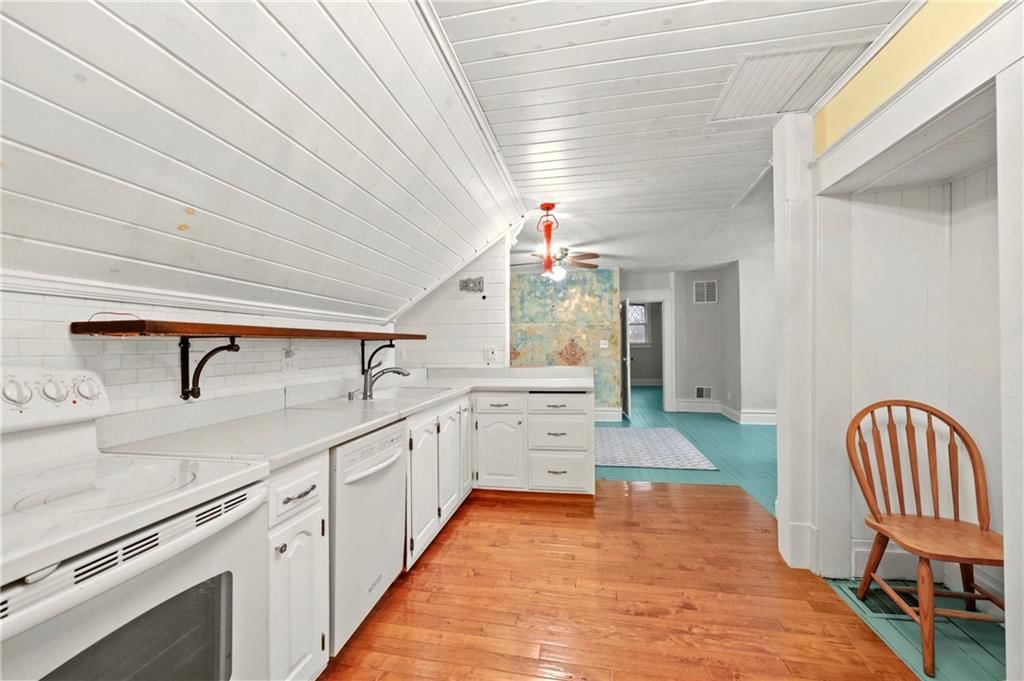 406 S Russell Street — photo 25