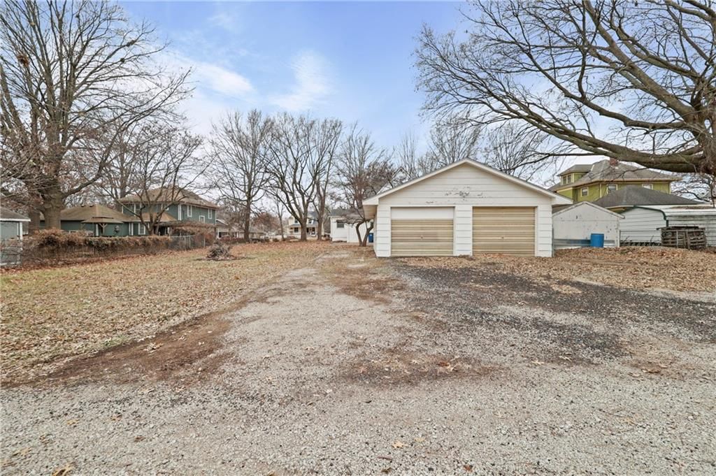 406 S Russell Street — photo 35