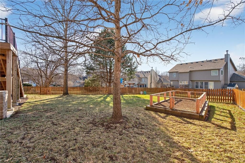 15230 Woodson Lane — photo 44