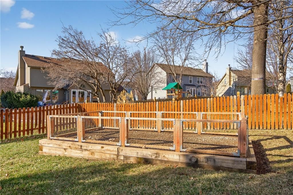 15230 Woodson Lane — photo 45
