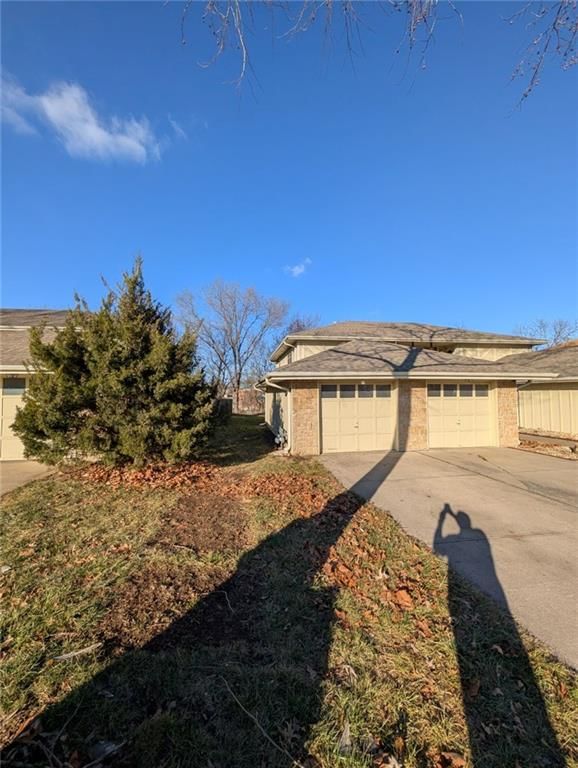 1012 NE Lindsay Avenue, Lee's Summit, MO