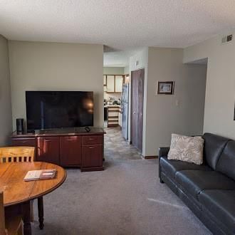 1012 NE Lindsay Avenue — photo 3