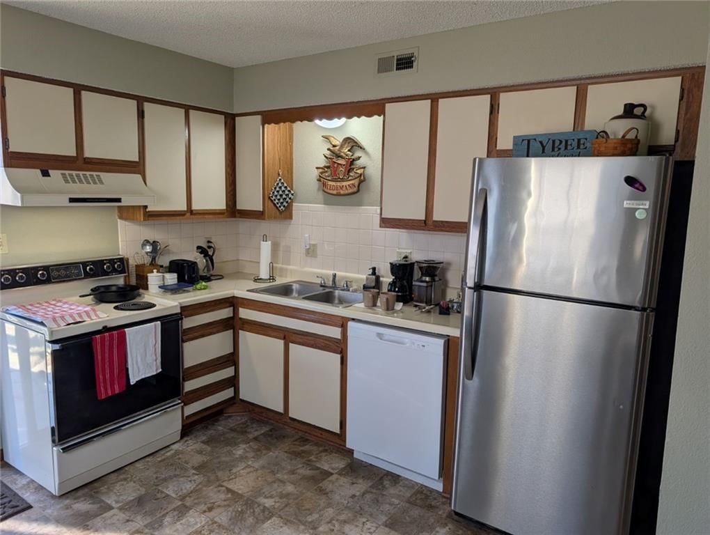 1012 NE Lindsay Avenue — photo 39