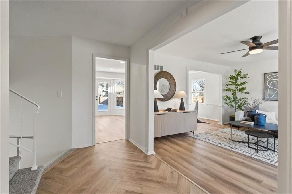 8512 W 98th Street — photo 3