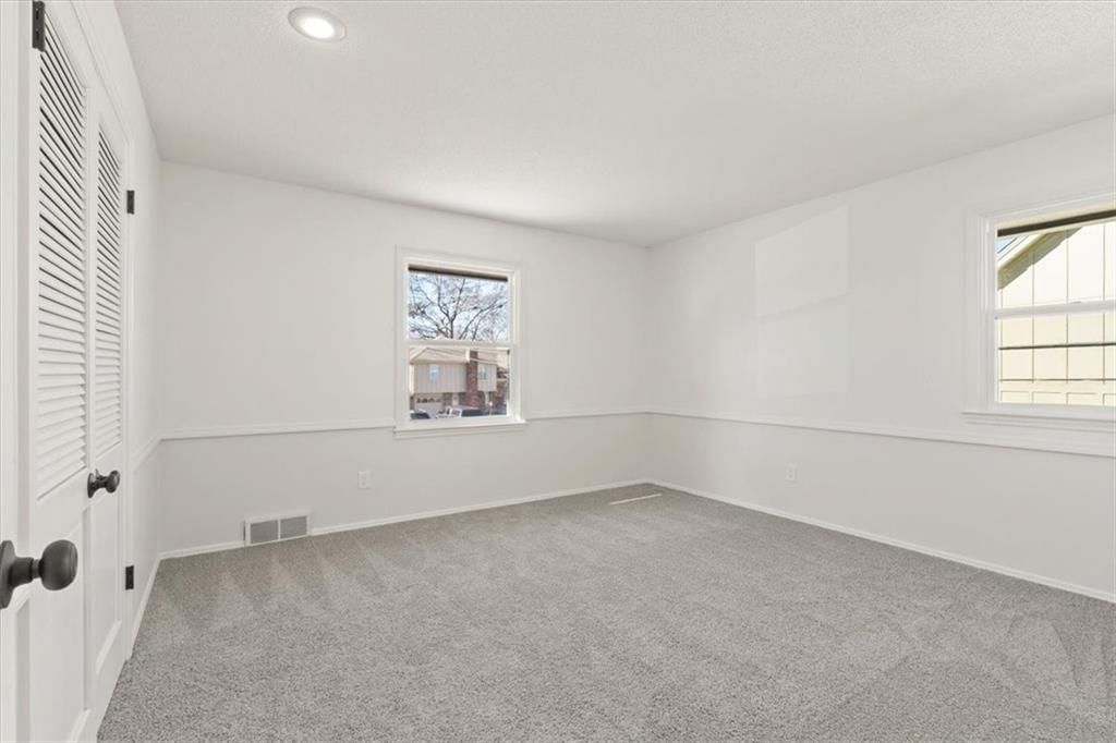 8512 W 98th Street — photo 11