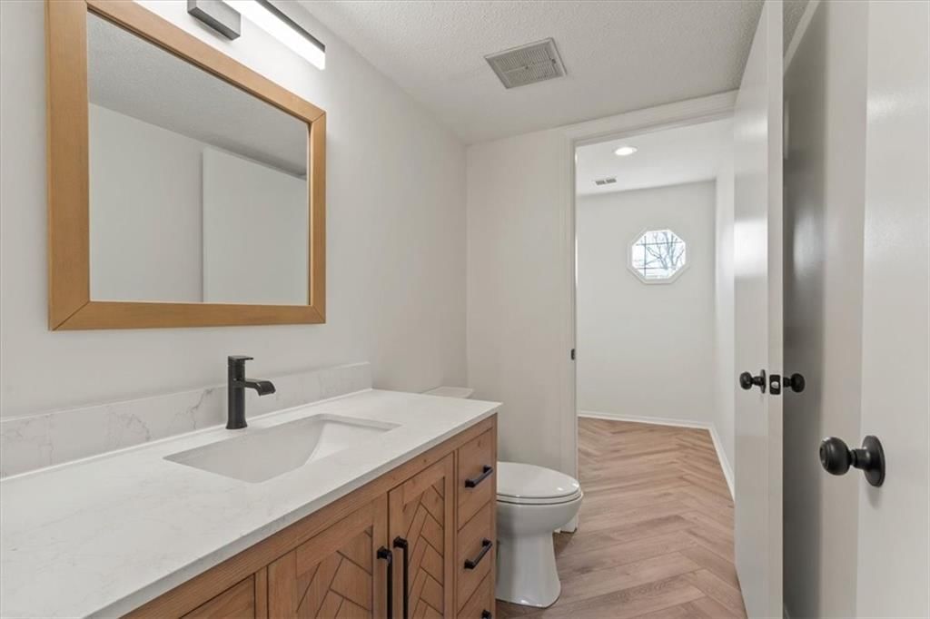8512 W 98th Street — photo 22