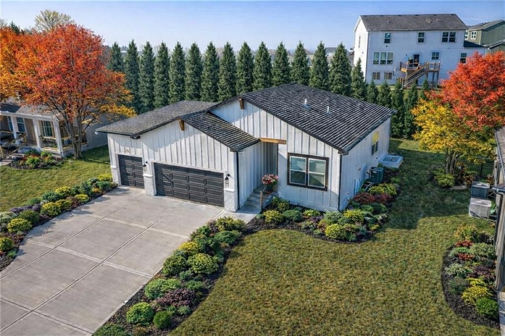 3212 SW Arboridge Drive, Lee's Summit, MO