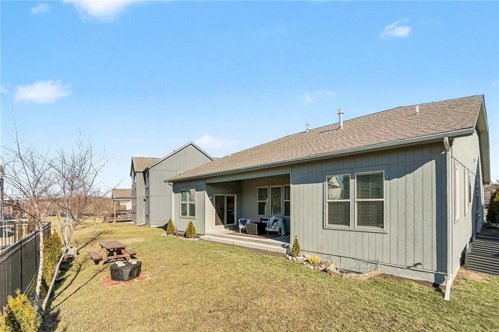 8100 N Tullis Avenue — photo 2