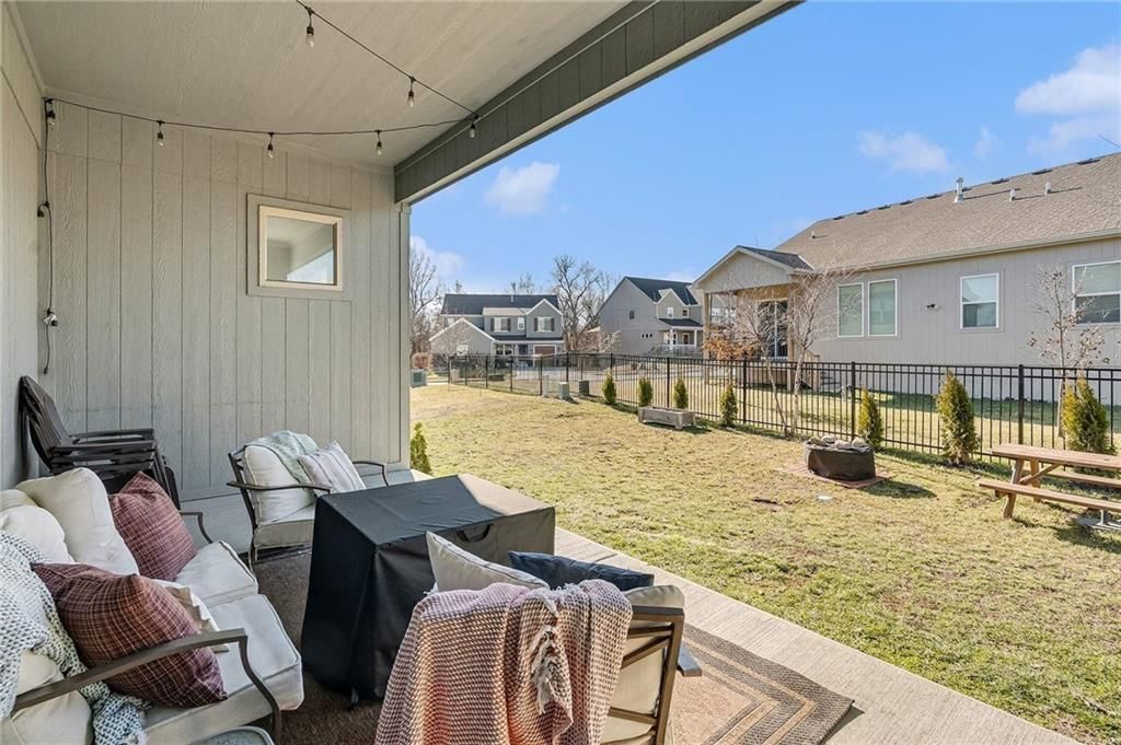8100 N Tullis Avenue — photo 10