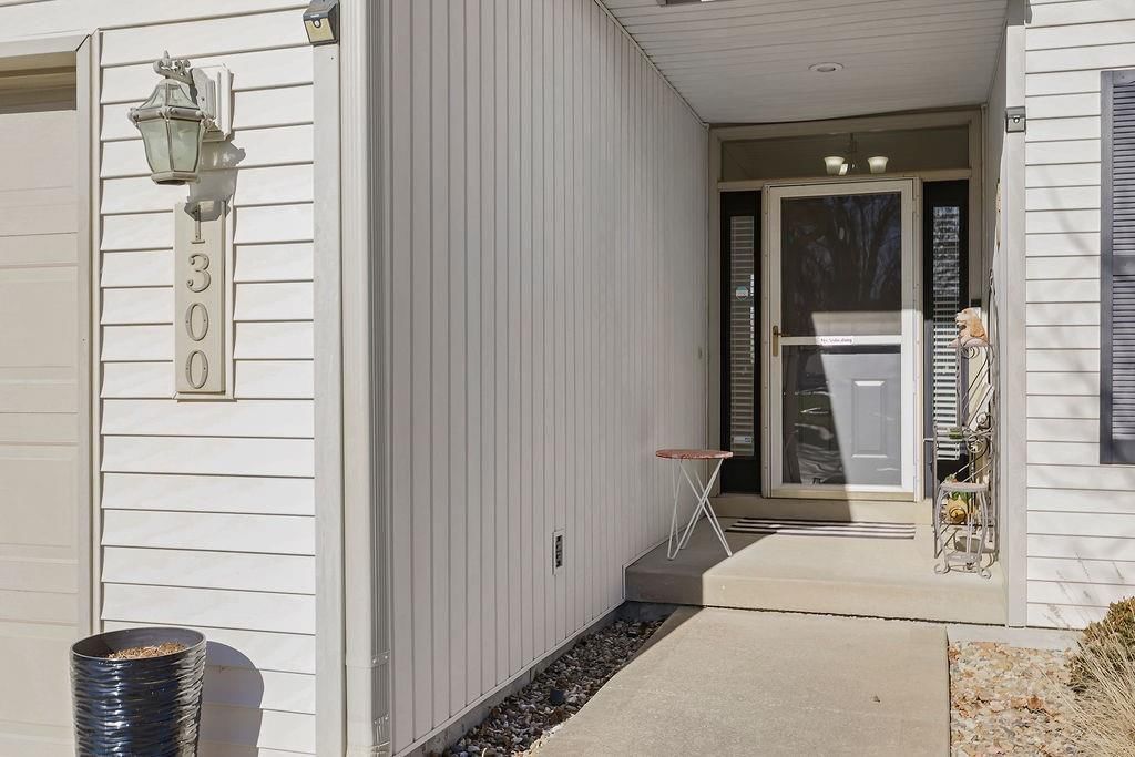 1300 NE 105th Terrace — photo 2