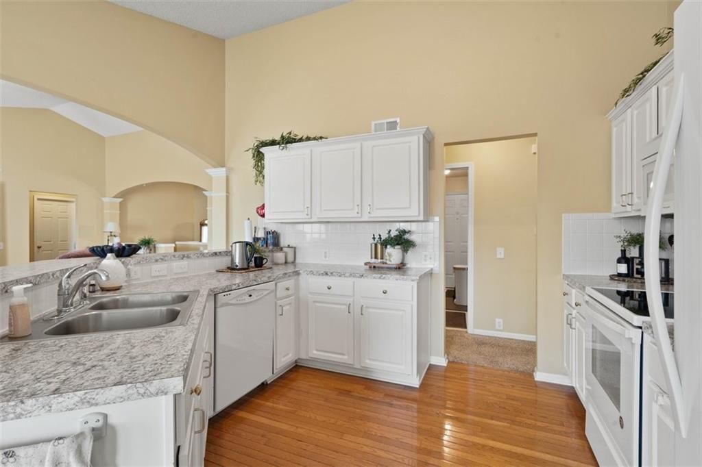 9205 N Holmes Court — photo 14
