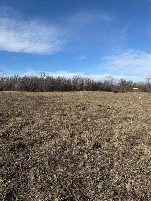 4726 NW Buckner Tarsney Road, Grain Valley, MO